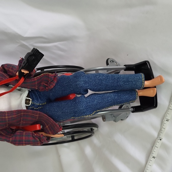 Becky School Photographer Wheelchair Barbie vintage 1998 read descrip - Picture 11 of 15